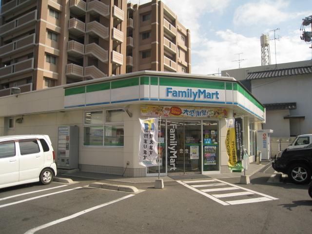 ファミリーマート(609m)