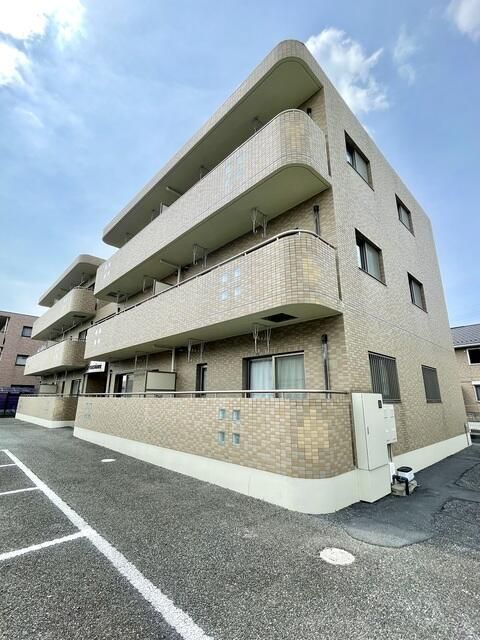伊勢崎市韮塚町マンションの外観画像