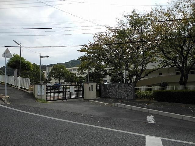 中間北小学校(750m)