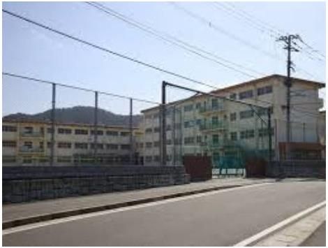 長尾小学校(1040m)