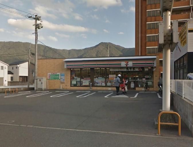 セブンイレブン(210m)