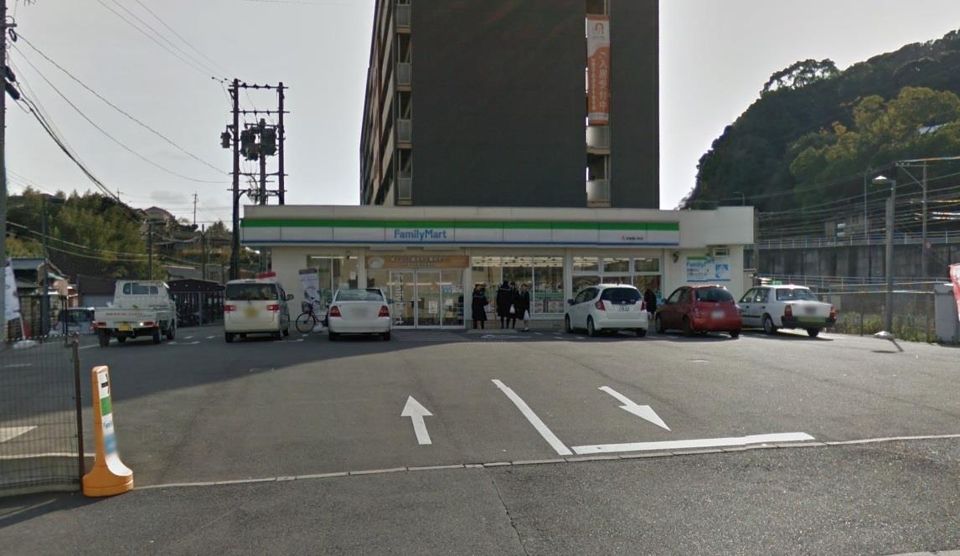 ファミリーマート/折尾堀川町店 (405m)