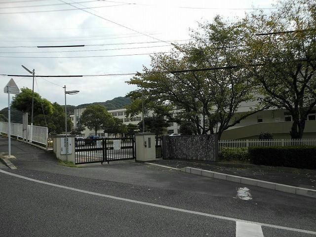 中間市立中間北小学校(760m)