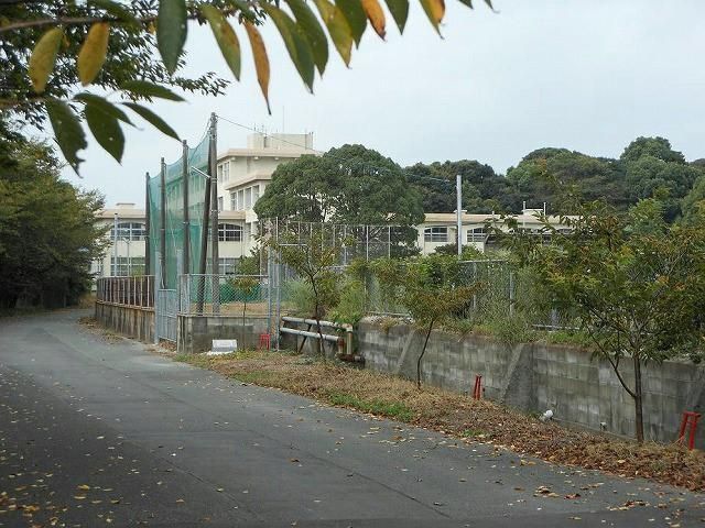 中間市立中間北中学校(1010m)