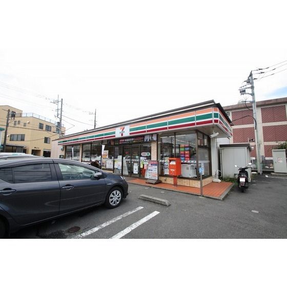 コンビニ「セブンイレブン厚木飯山黄金原店まで859m」