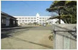 初声小学校まで1290m