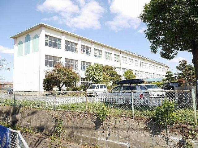 水巻町立伊左座小学校(800m)