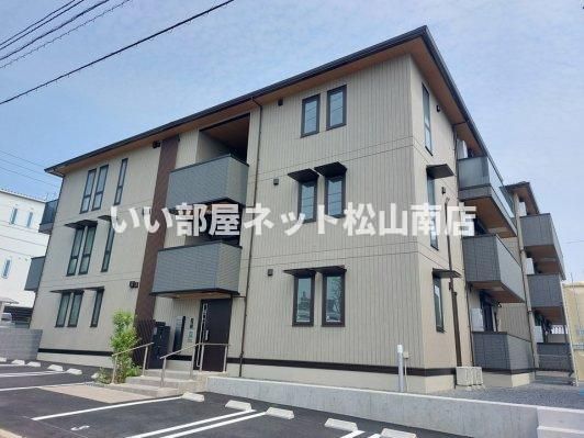 アウェーナス朝美の外観画像