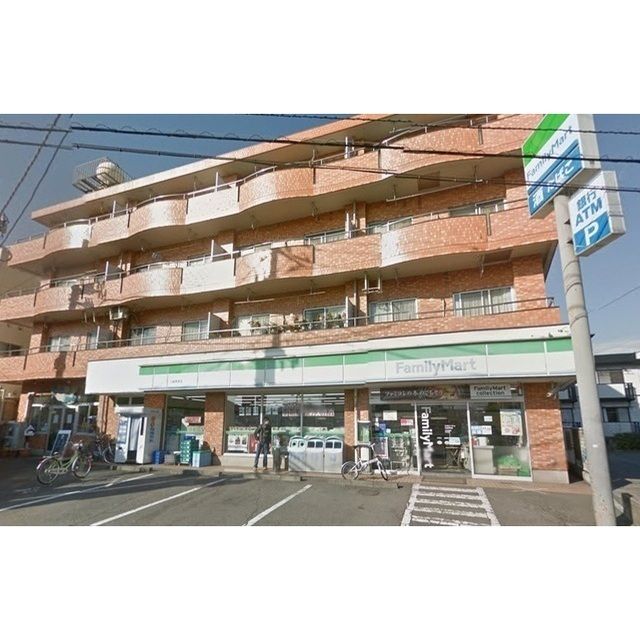 コンビニ「ファミリーマートまで142m」