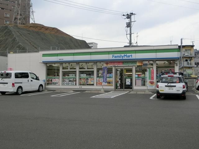 ファミリーマート／八幡力丸店 (130m)