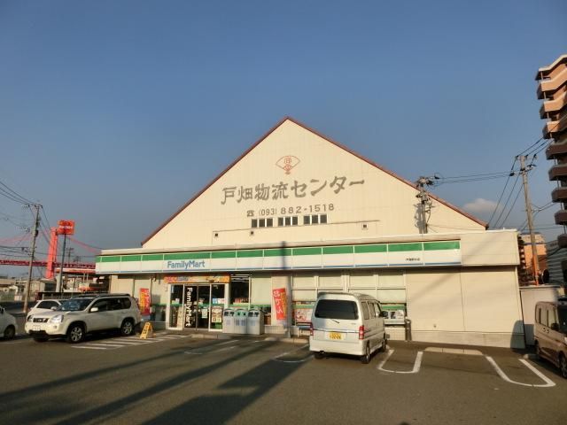 ファミリーマート(370m)