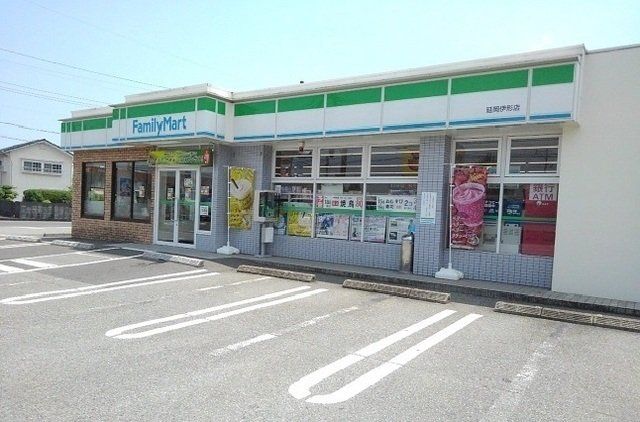 ファミリーマート伊形店まで90m