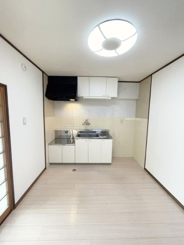 ローソン/小倉田町店 (81m)