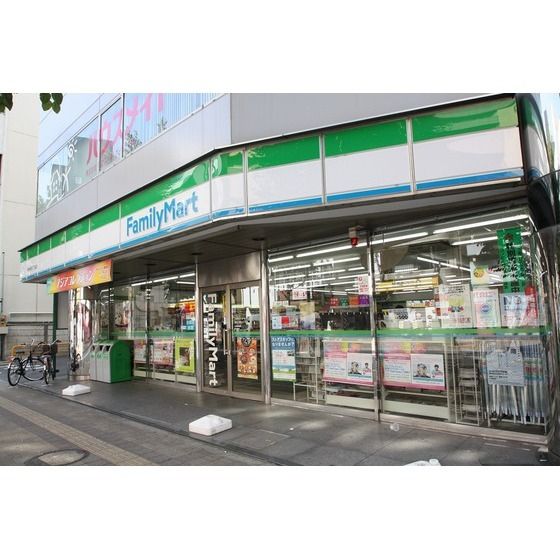 コンビニ「ファミリーマート厚木中町三丁目店まで151m」