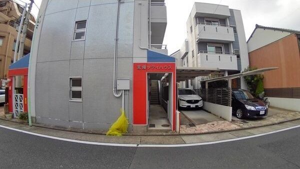 近くに施設あり