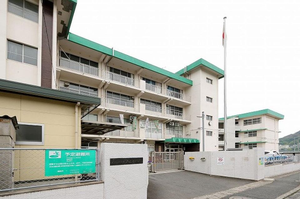 戸ノ上中学校(850m)