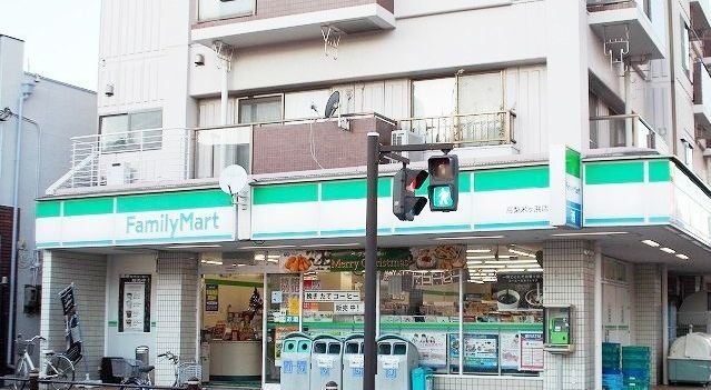 ファミリーマートまで350m