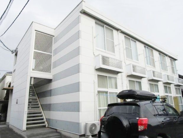 レオパレス西鶴間の外観画像