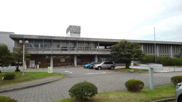 富山県立図書館まで750m