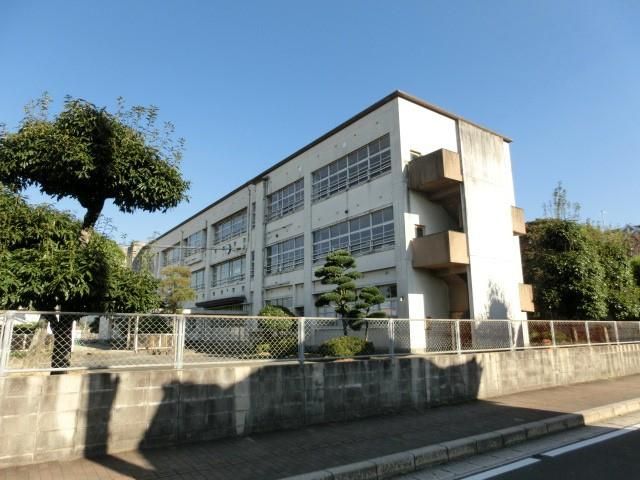 直方北小学校(1300m)