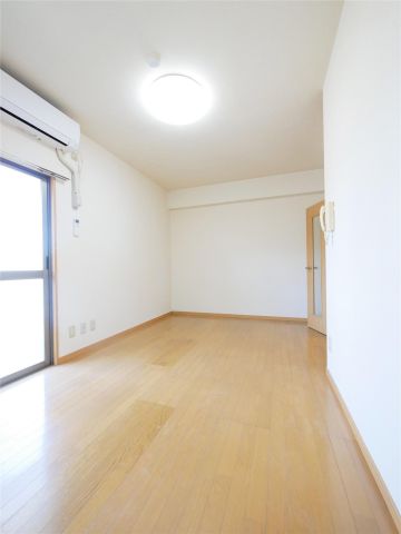 カーニバルプラスひびきの店(1350m)