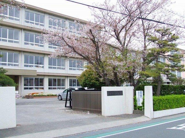芳川小学校まで140m
