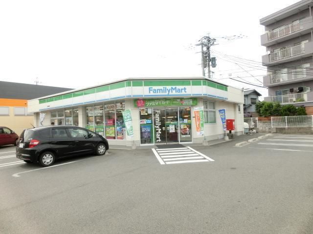 ファミリーマート(723m)