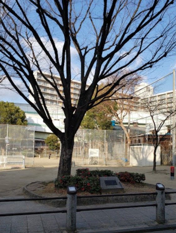 近くの友渕公園まで612m(徒歩8分)