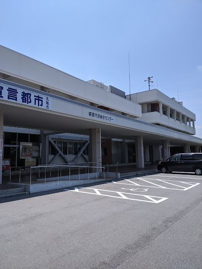 近くの丸亀市立綾歌図書館まで1,972m(徒歩25分)