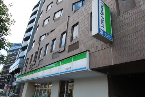 近くのファミリーマート 葛西駅北店まで252m(徒歩4分)
