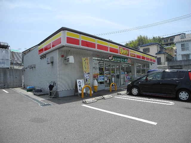 近くのデイリーヤマザキ 長崎百合野店まで439m(徒歩6分)