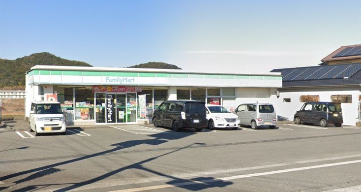 近くのファミリーマート 日向インター入口店まで108m（徒歩2分）