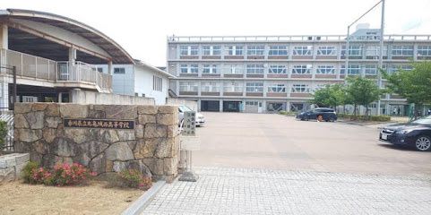 近くの丸亀城西高等学校まで2,238m(徒歩28分)