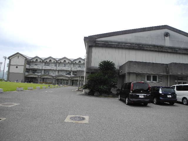近くの時津町立鳴北中学校まで1,280m(徒歩16分)