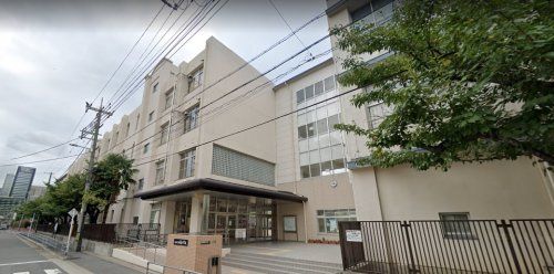 近くの大阪市立城陽中学校まで907m（徒歩12分）