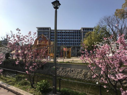 近くの呉市役所まで889m(徒歩12分)