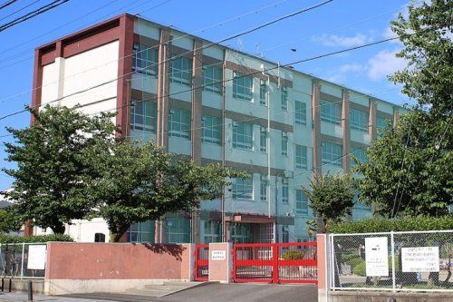 近くの名古屋市立駒方中学校まで646m(徒歩9分)