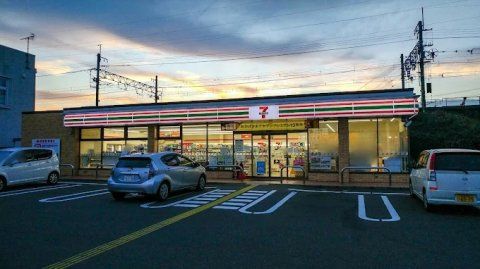 近くのセブンイレブン 大津真野2丁目店まで296m（徒歩4分）