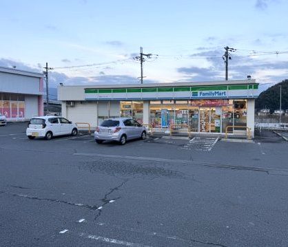 近くのファミリーマート 橋本インター店まで140m(徒歩2分)