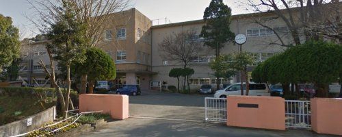 近くの長崎市立西町小学校まで209m(徒歩3分)