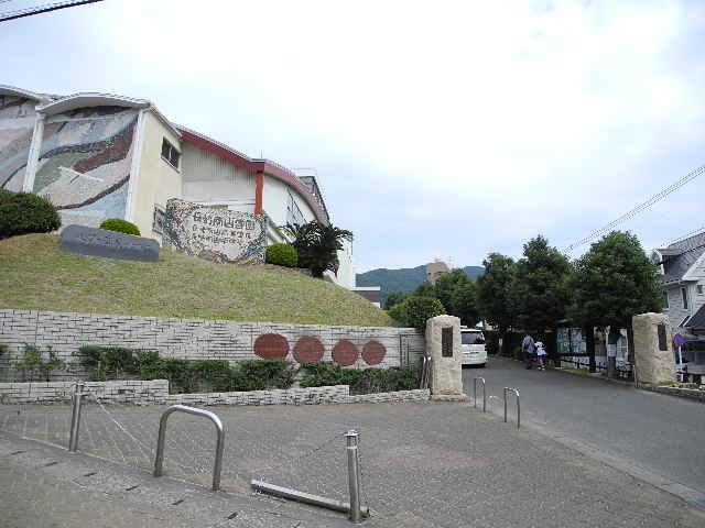 近くの私立長崎南山高校まで489m(徒歩7分)