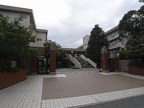 近くのさいたま市立南浦和中学校まで376m(徒歩5分)