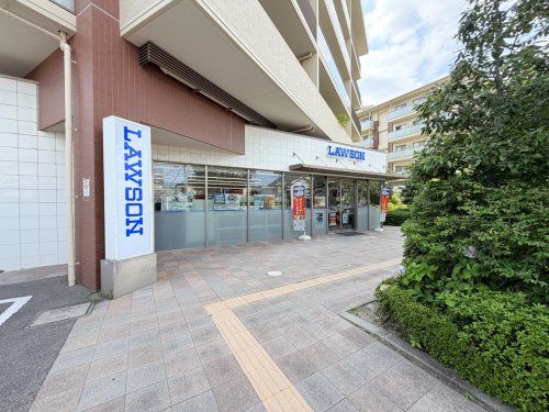 近くのローソン池田城南三丁目店まで6,404m（徒歩81分）