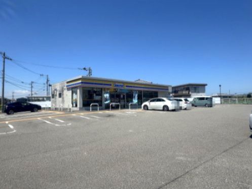 近くのミニストップ 徳島川内町富吉店まで705m(徒歩9分)