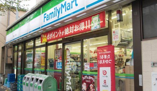 近くのファミリーマート 梅里二丁目店まで527m（徒歩7分）