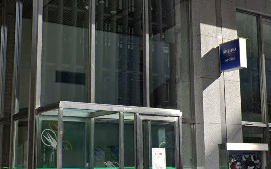近くのみずほ銀行大阪支店まで525m（徒歩7分）