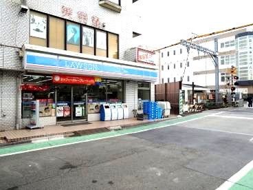 近くのローソン 東門前駅前店まで473m(徒歩6分)