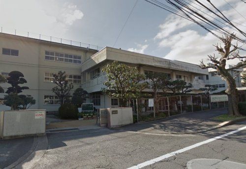 近くの長崎市立岩屋中学校まで731m(徒歩10分)