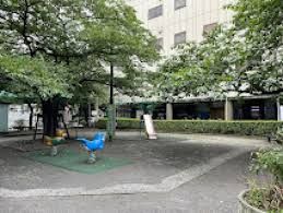 近くの月島二丁目児童遊園まで362m（徒歩5分）