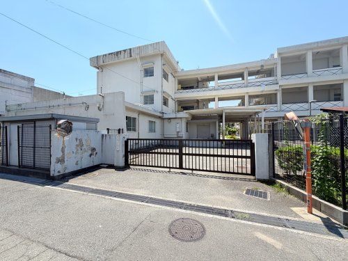 近くの豊中市立豊南小学校まで250m(徒歩4分)